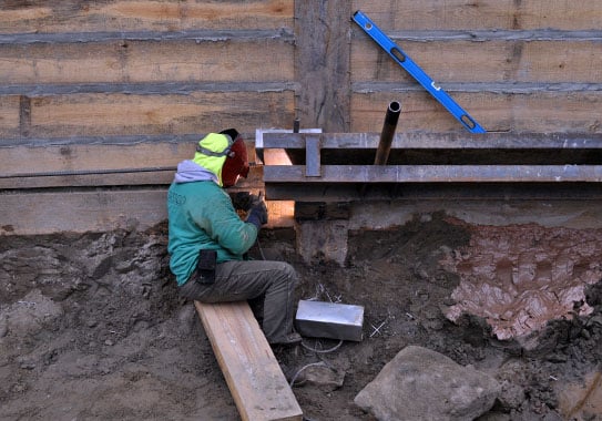 Welder secures tieback bracing